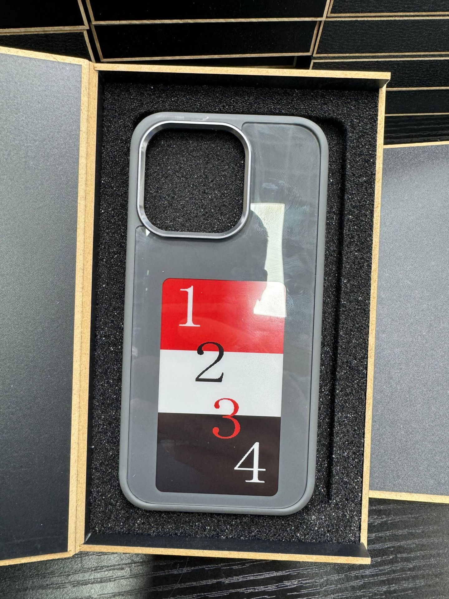 E-Ink Screen Projection Phone Case